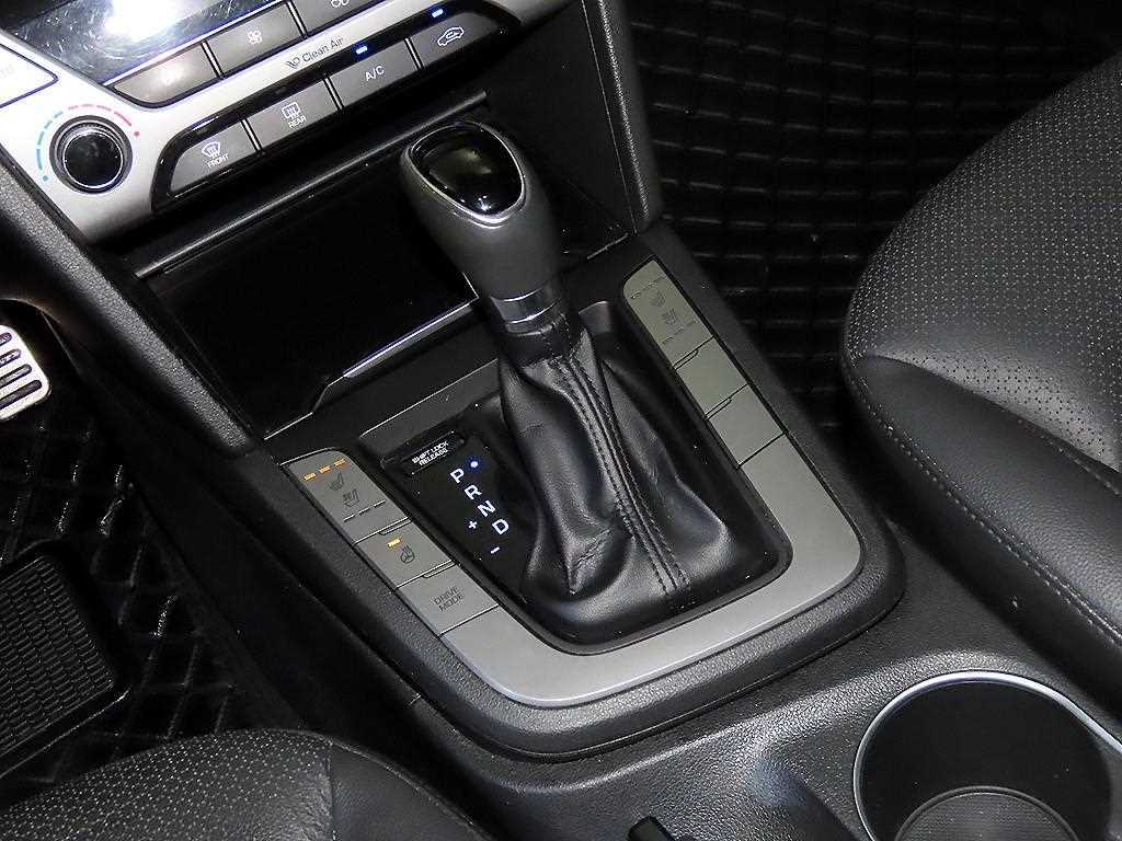 HYUNDAI Avante 2018 Negro - Importación desde Corea - HF Imports Iquique - Foto 15