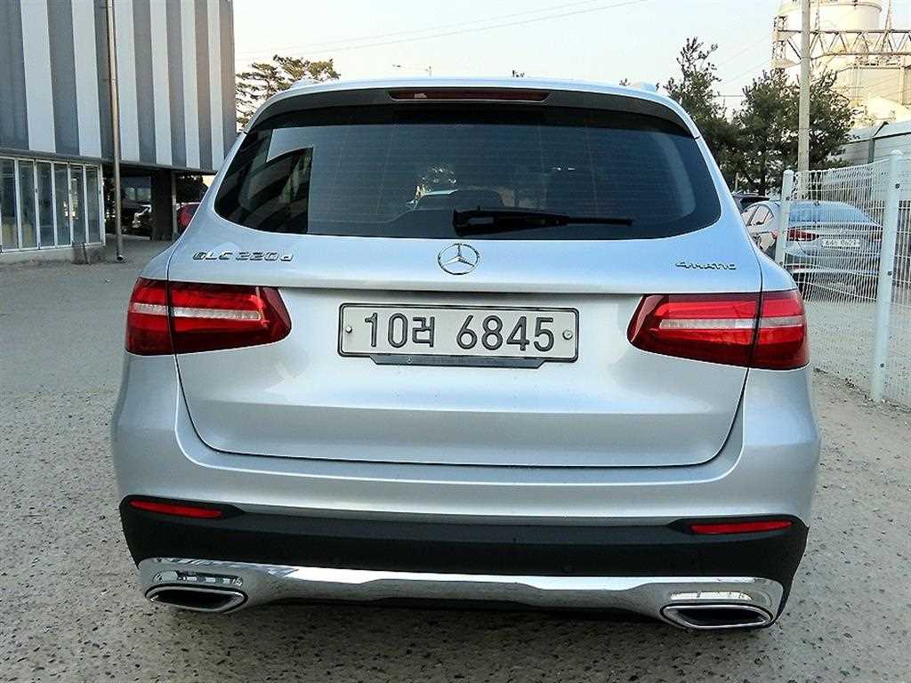 Mercedes Benz GLC Class - Vista 4