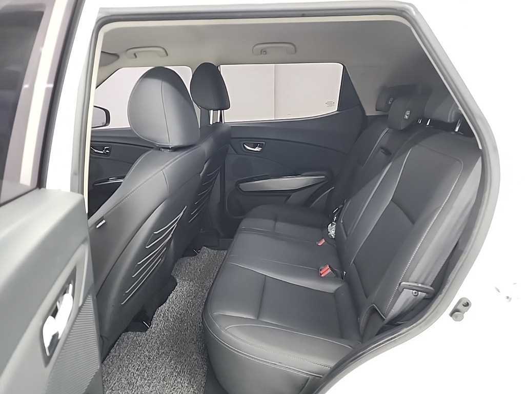 Ssangyong Tivoli - Vista 12