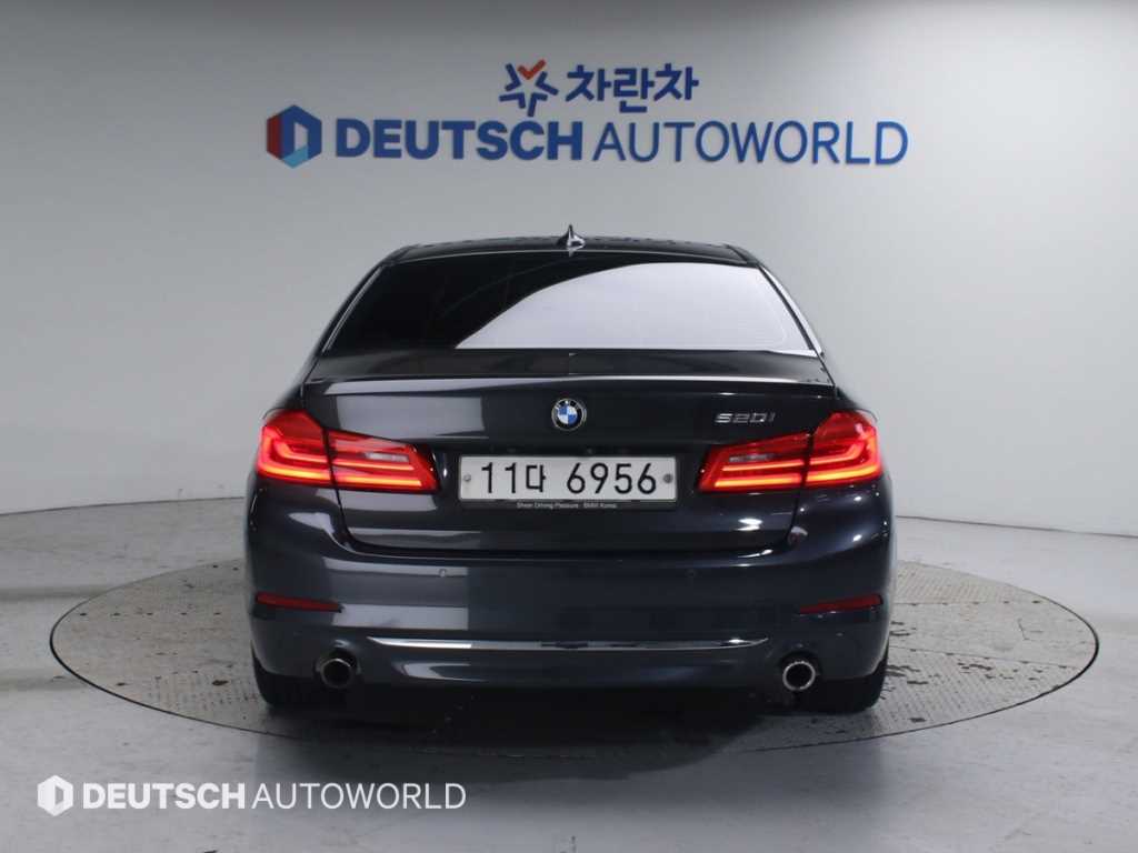 BMW 5 Series - Vista 4