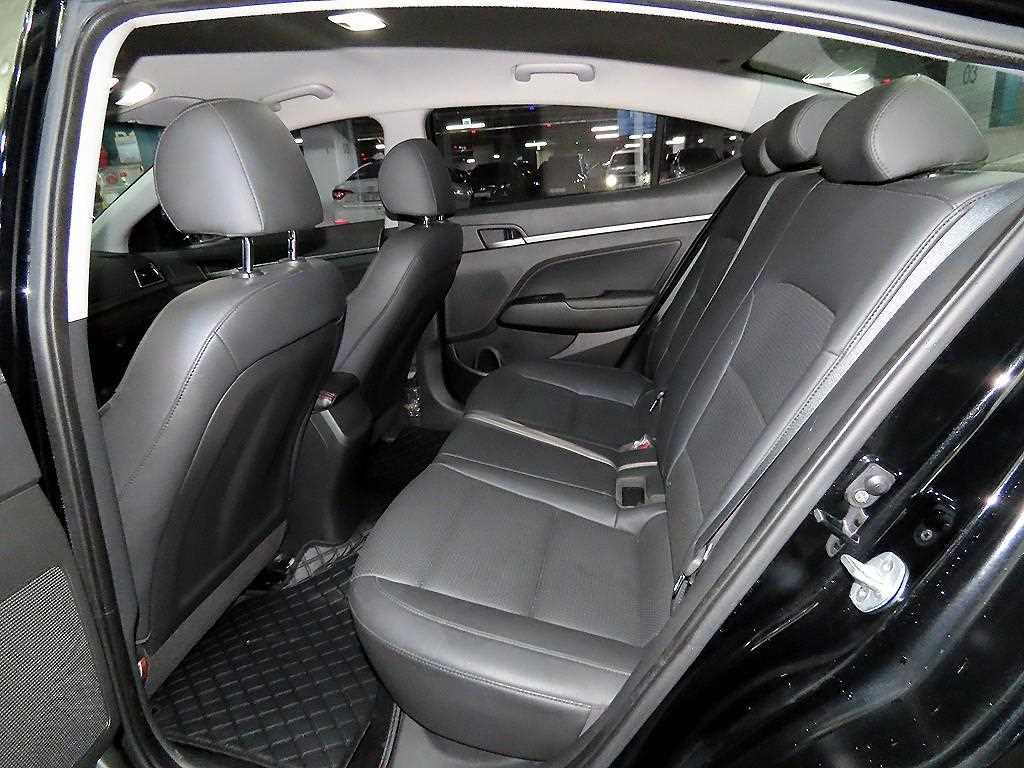 HYUNDAI Avante - Vista 10