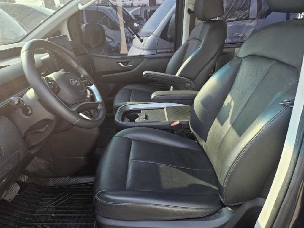 HYUNDAI Staria - Vista 10