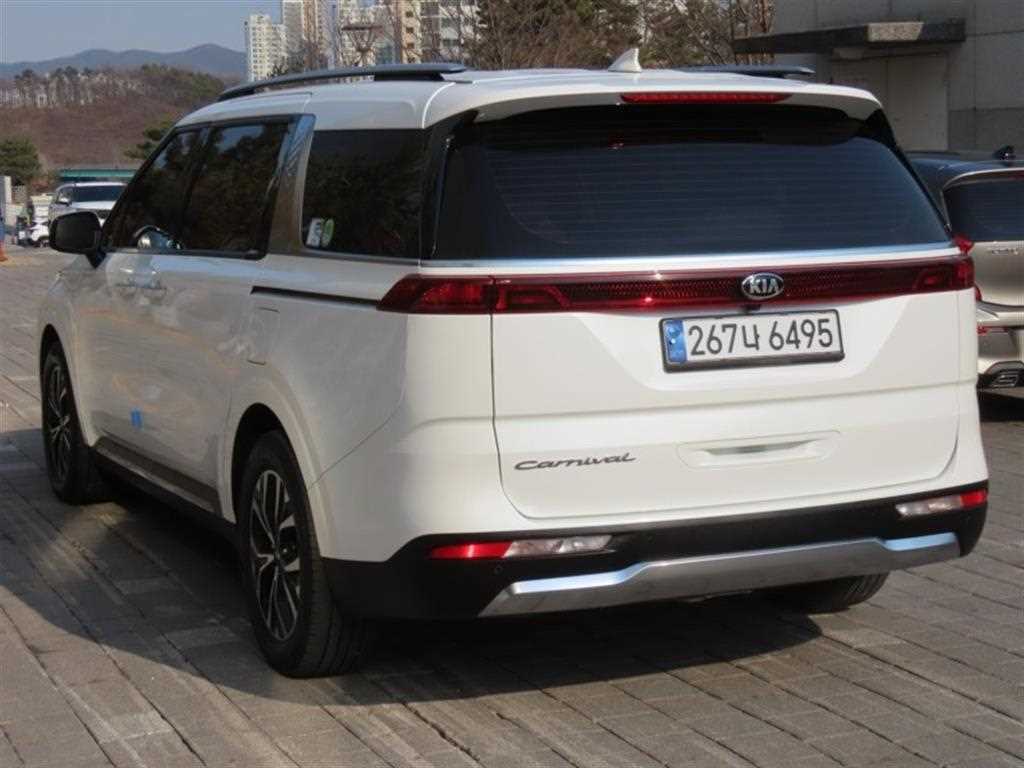 KIA Carnival - Vista 4