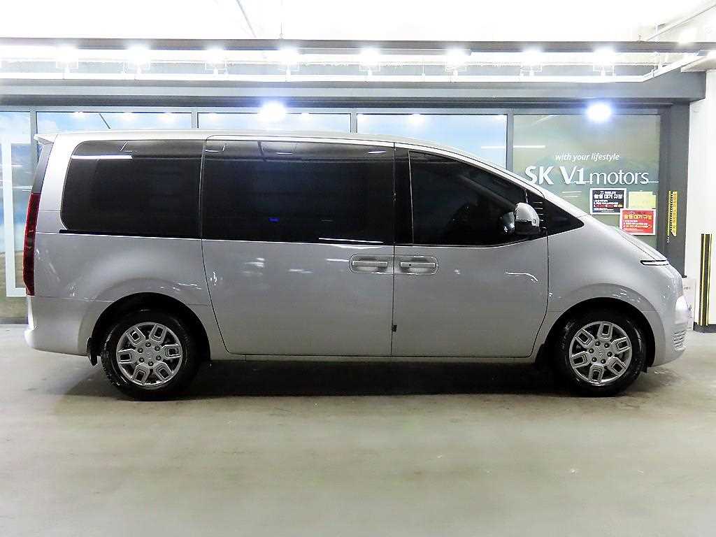 HYUNDAI Staria - Vista 3