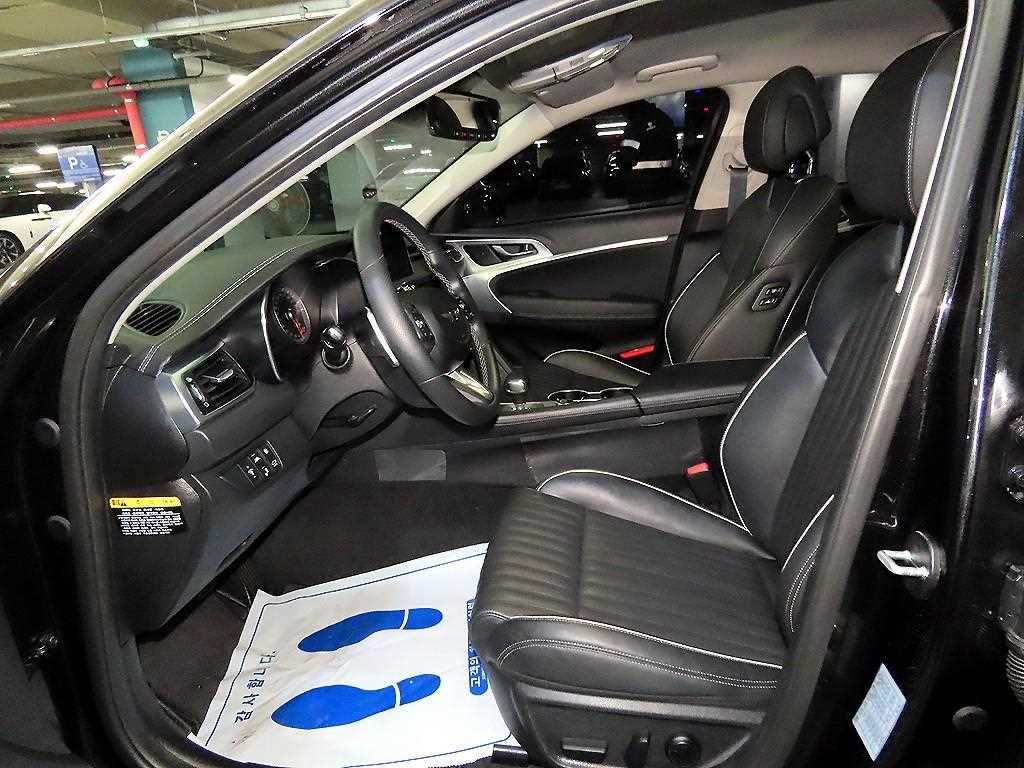 Genesis G70 - Vista 6