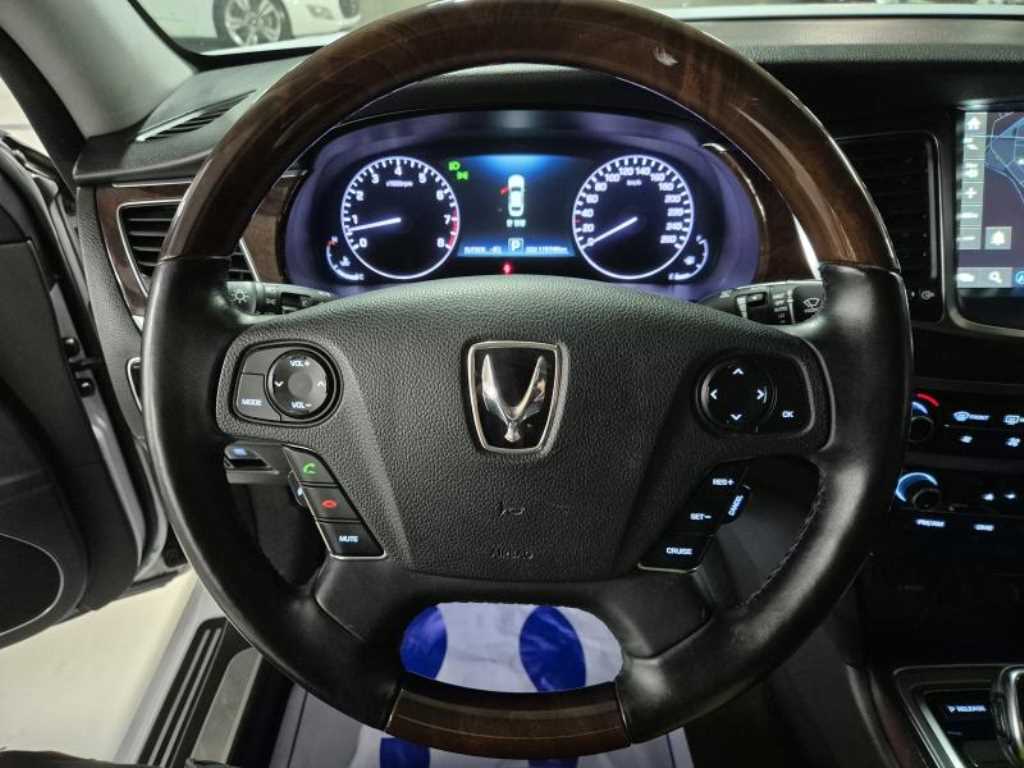 HYUNDAI Equus - Vista 9