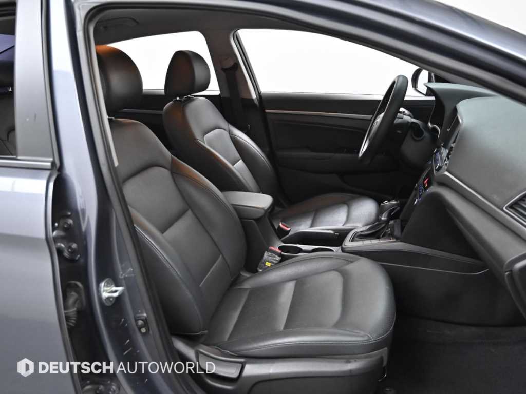 HYUNDAI Avante - Vista 10