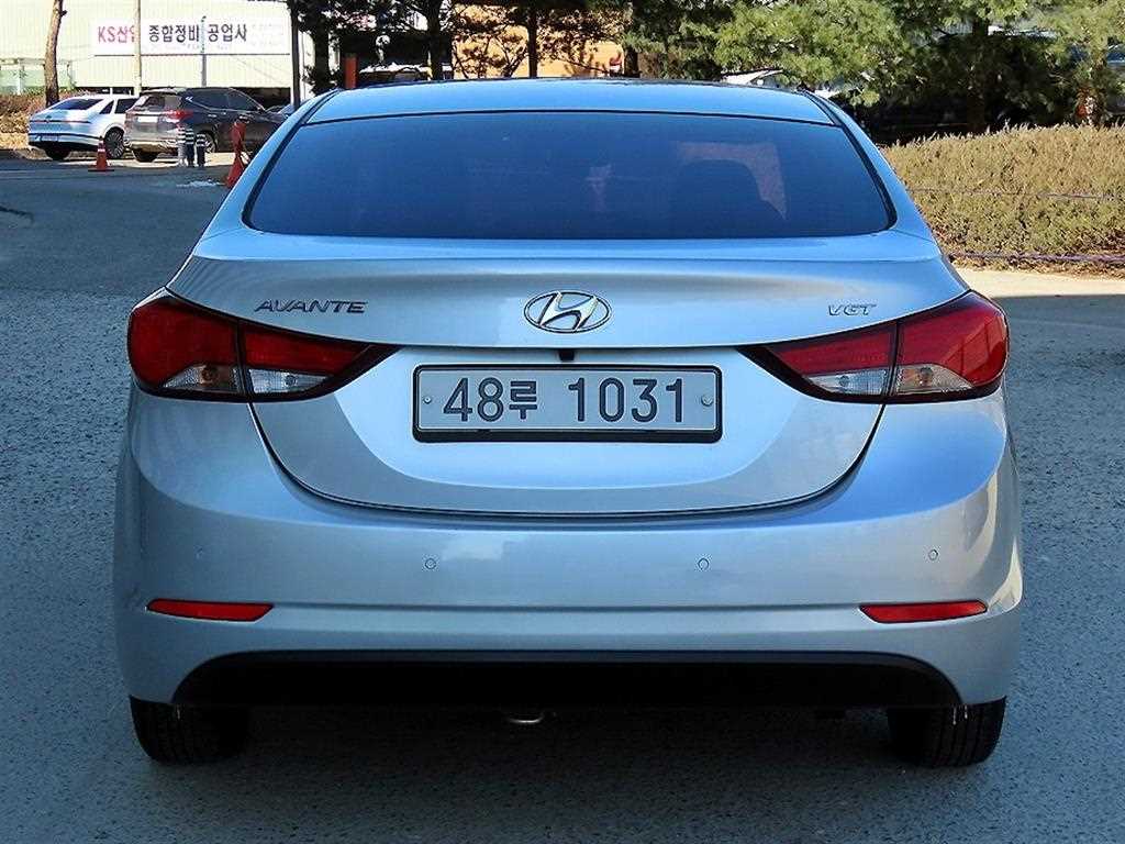 HYUNDAI Avante - Vista 4