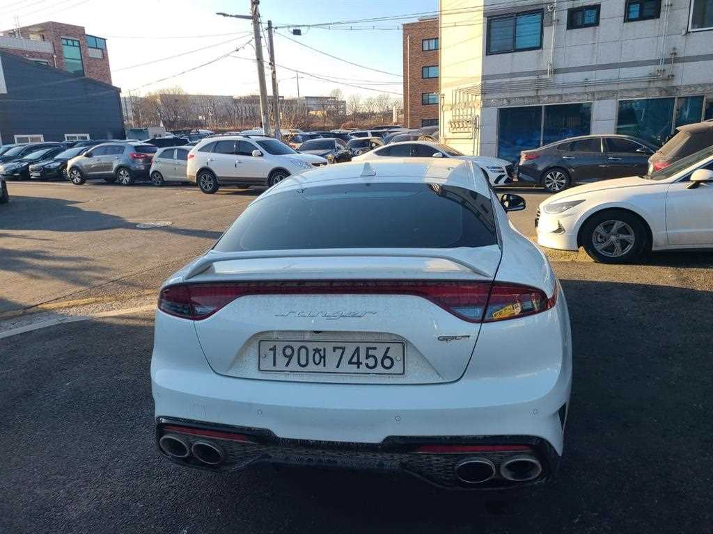 KIA Stinger - Vista 3