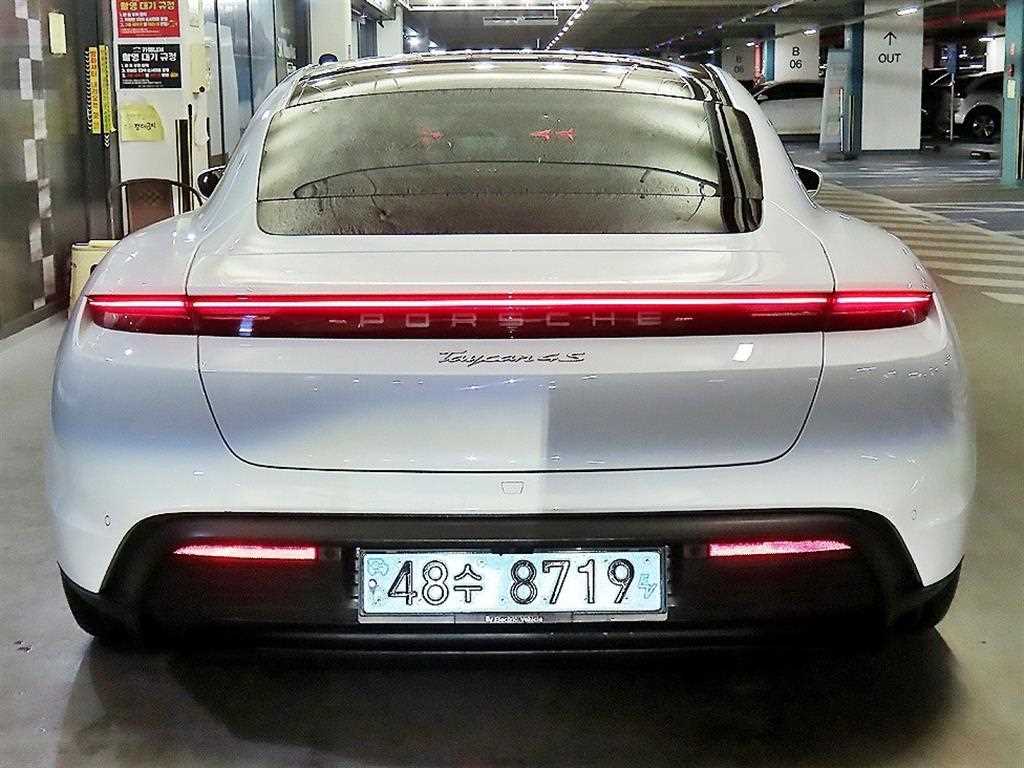 Porsche Taycan - Vista 5
