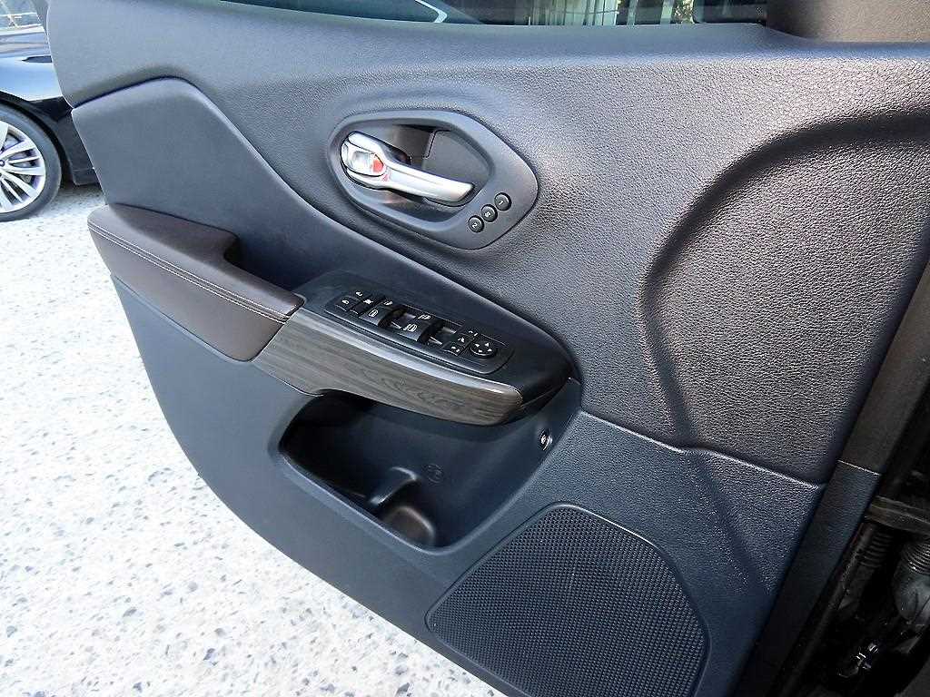 Jeep Cherokee - Vista 11