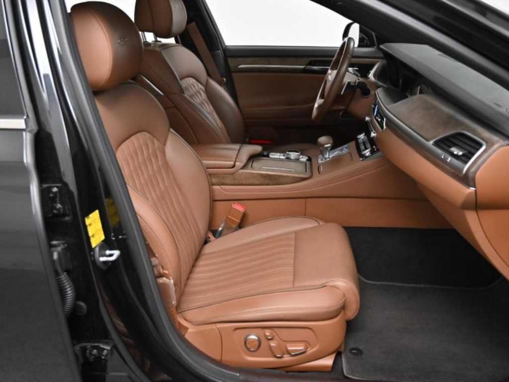 Genesis G90 - Vista 11