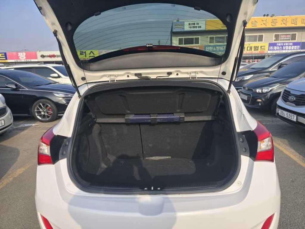 HYUNDAI i30 2015 Blanco - Importación desde Corea - HF Imports Iquique - Foto 18