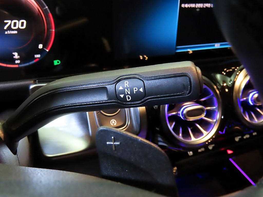 Mercedes Benz GLB Class - Vista 12