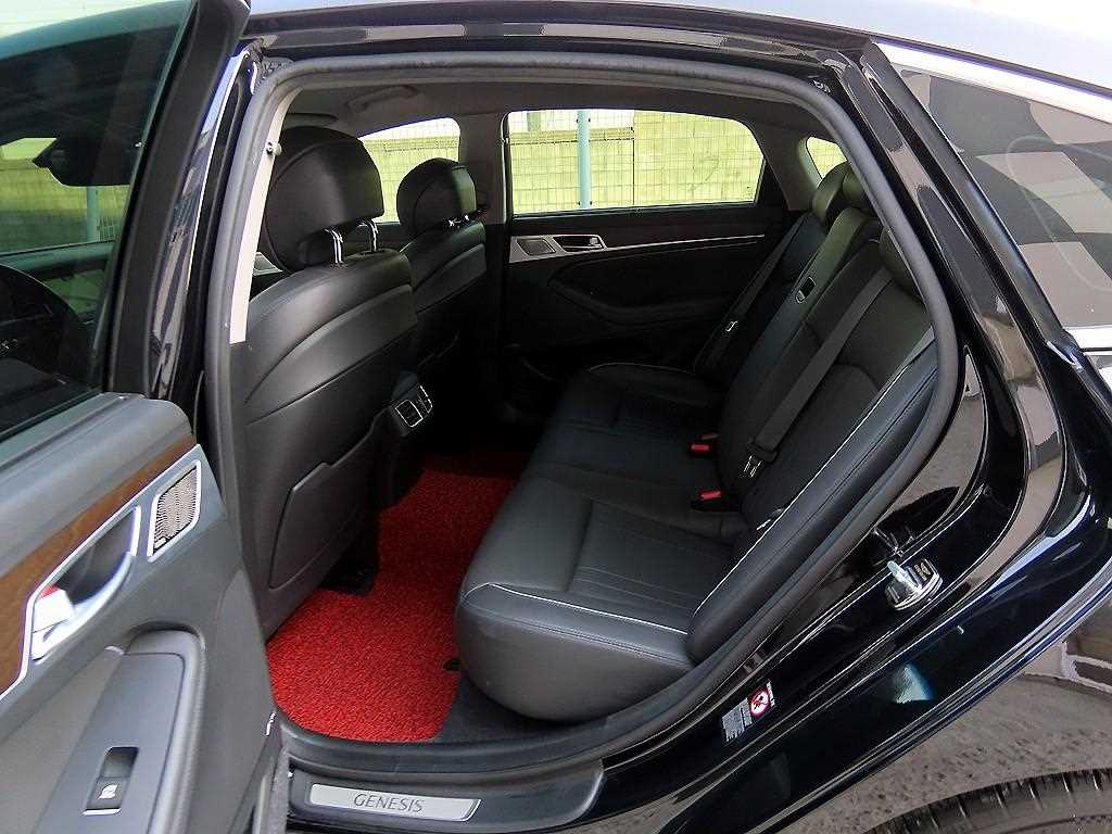 Genesis G80 - Vista 6