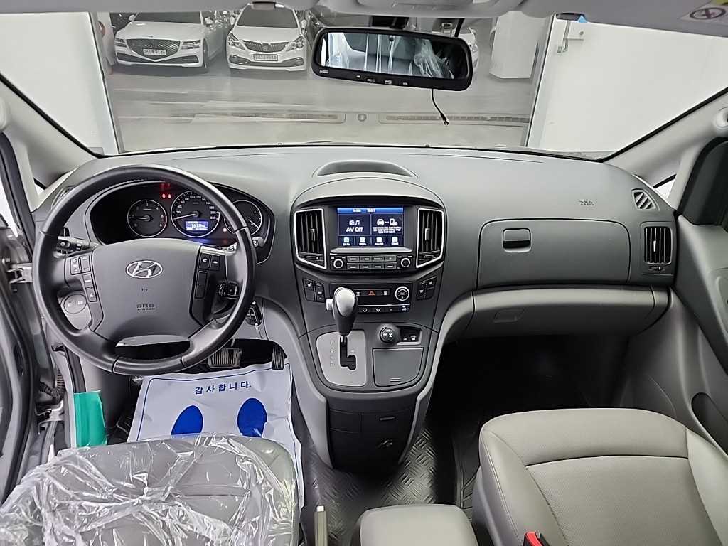 HYUNDAI Starex - Vista 7