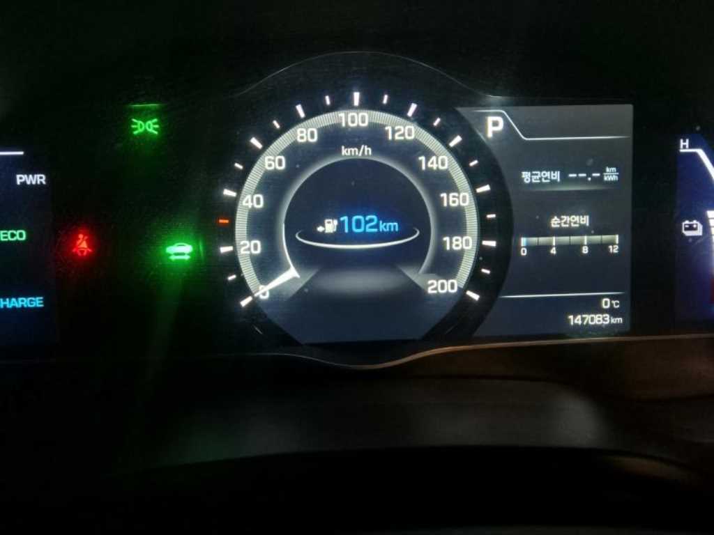 HYUNDAI Ioniq - Vista 9