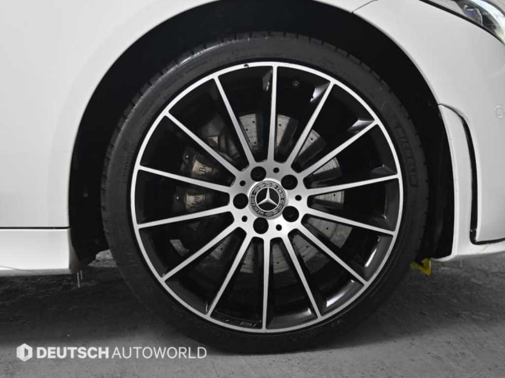 Mercedes Benz CLS Class - Vista 5