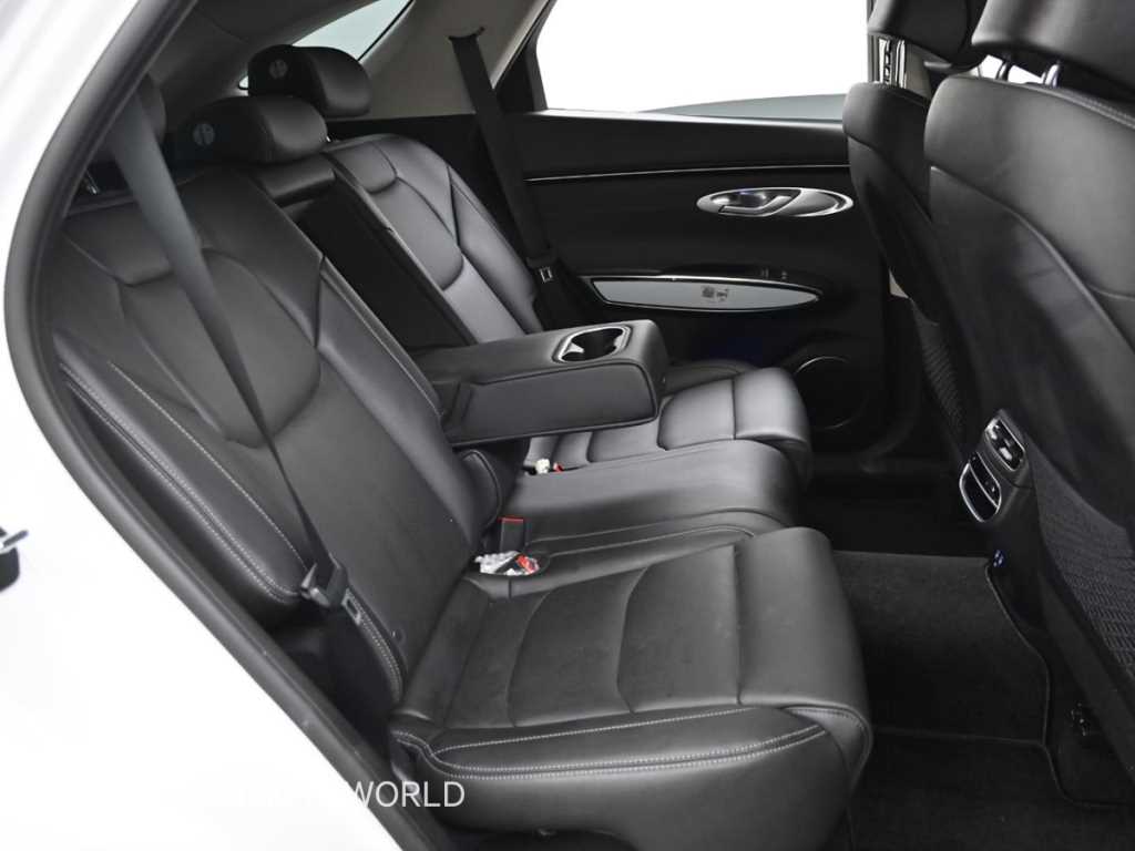 Genesis GV70 - Vista 12