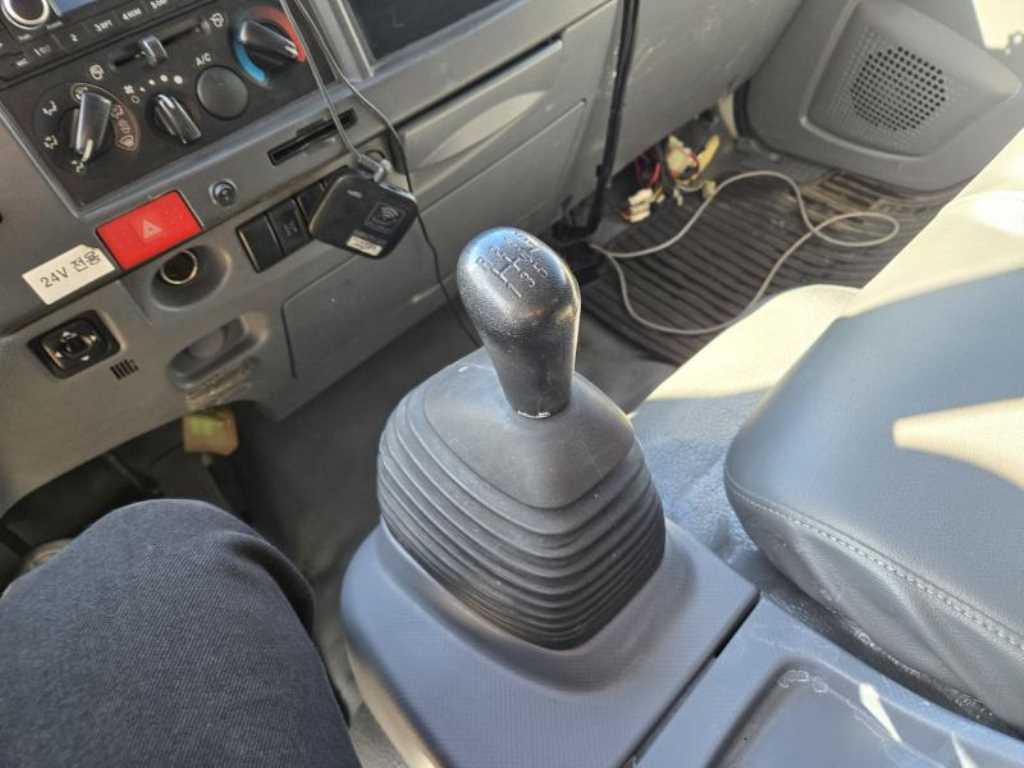 medium and large cargo truck 2019 Blanco - Importación desde Corea - HF Imports Iquique - Foto 15