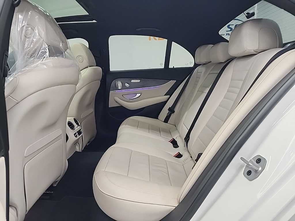 Mercedes Benz E class - Vista 12