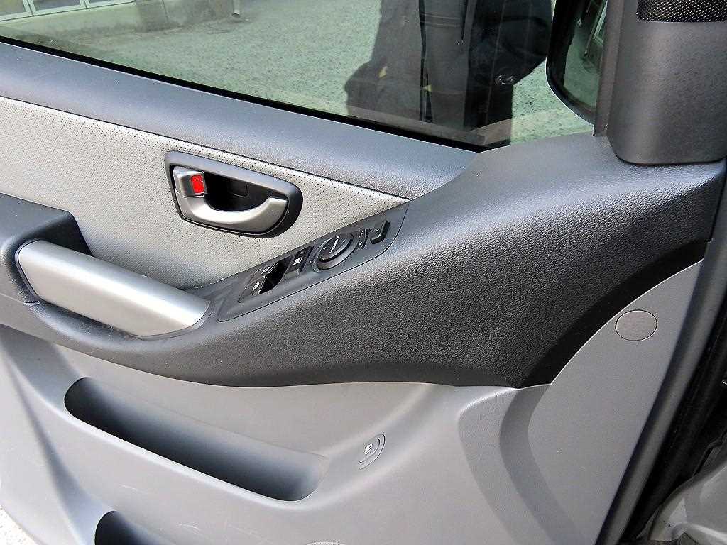 HYUNDAI Starex - Vista 11