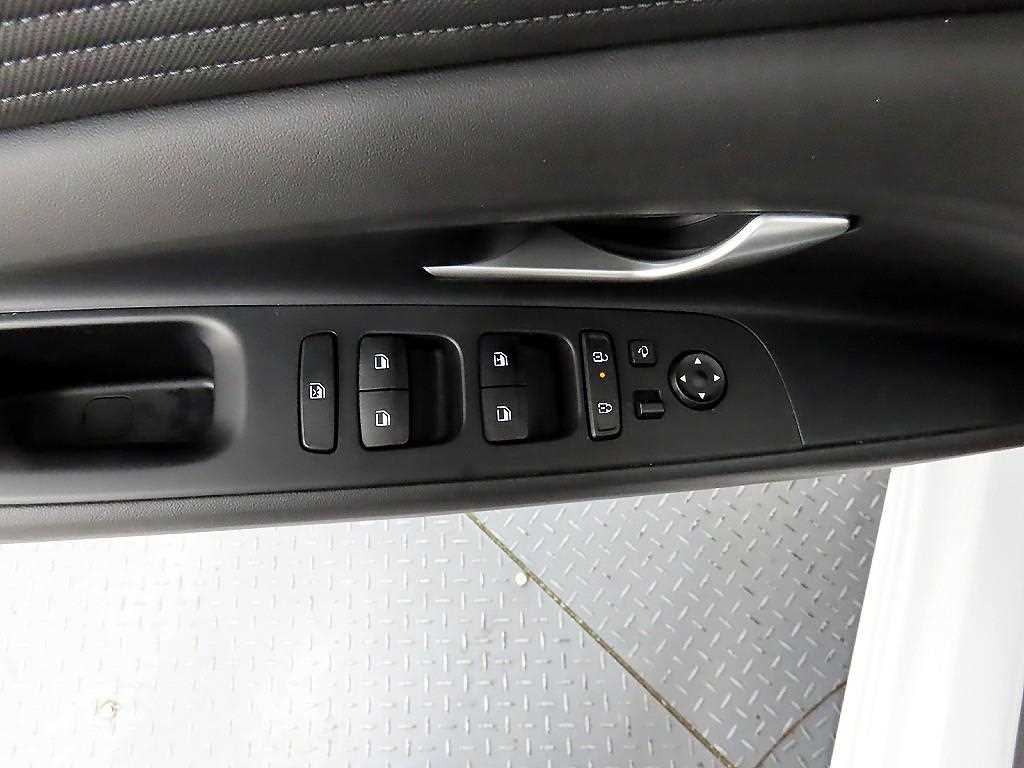 HYUNDAI Avante - Vista 11