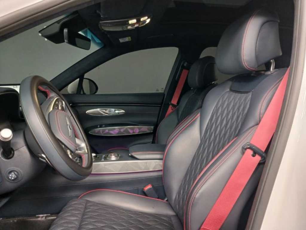 Genesis GV70 - Vista 7