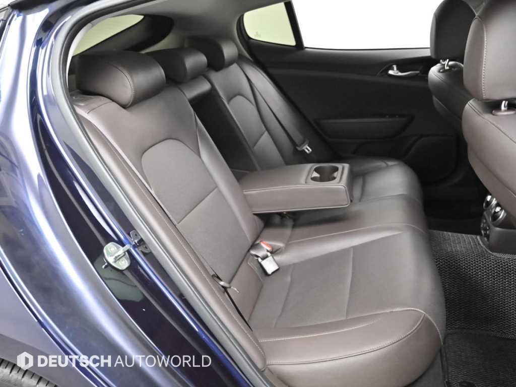 KIA Stinger - Vista 12