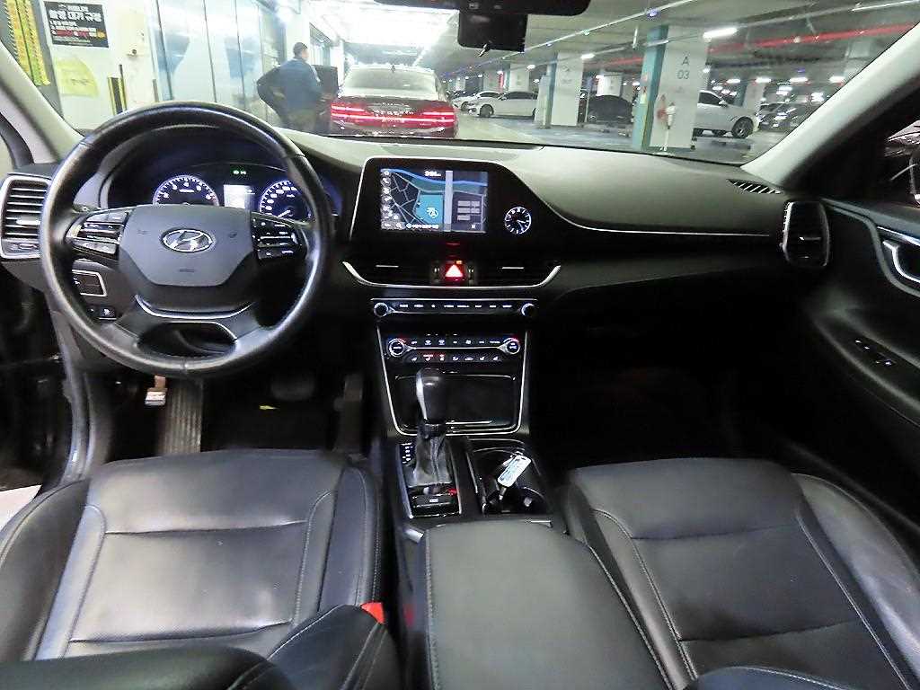 HYUNDAI Grandeur - Vista 10