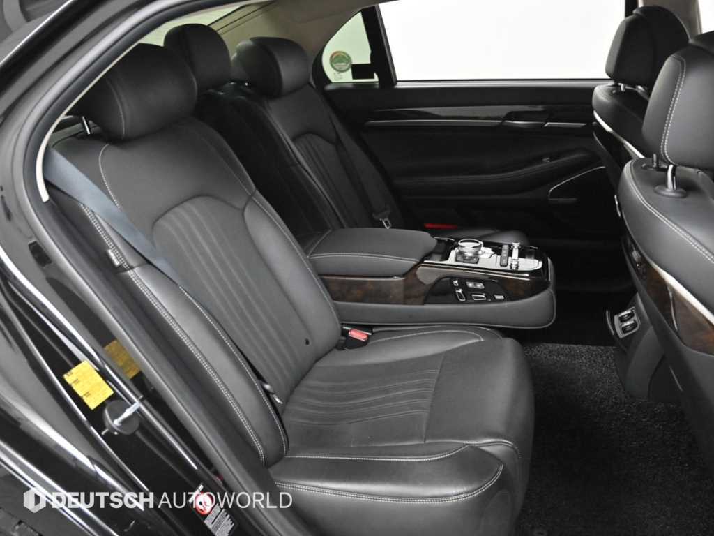 Genesis G90 - Vista 12