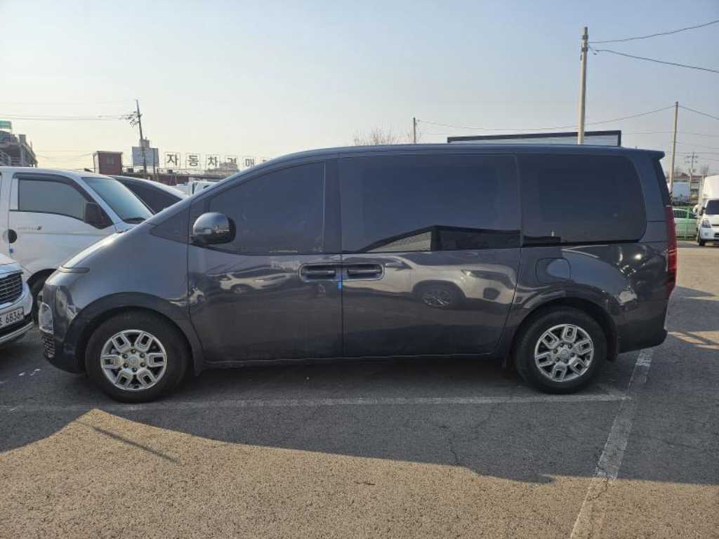 HYUNDAI Staria - Vista 3