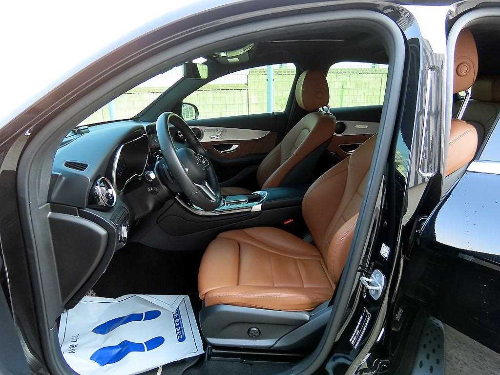 Mercedes Benz GLC Class - Vista 5