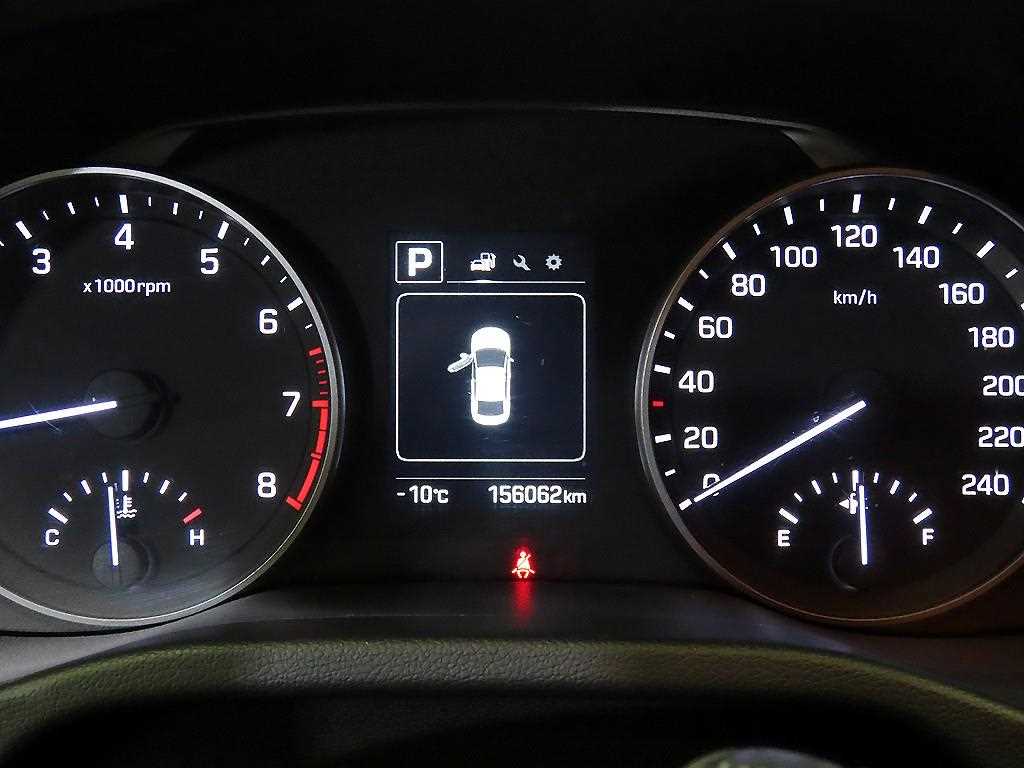 HYUNDAI Avante - Vista 9