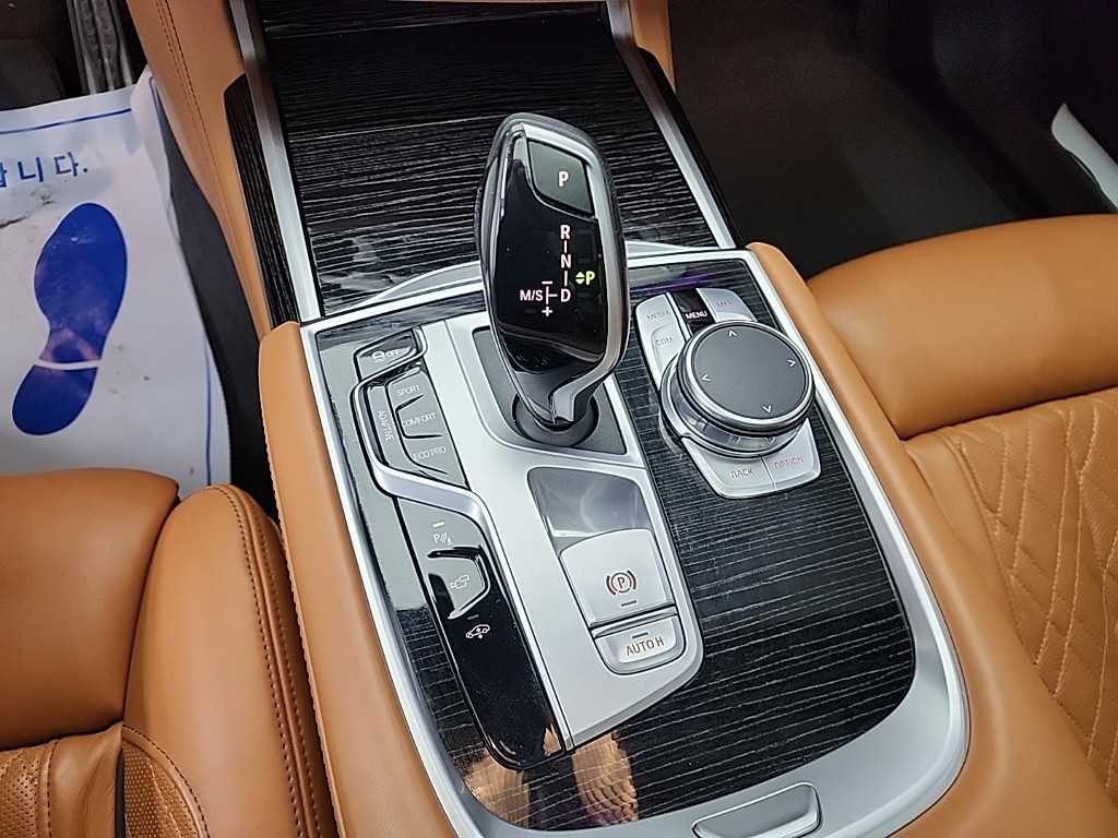 BMW 7 Series - Vista 8