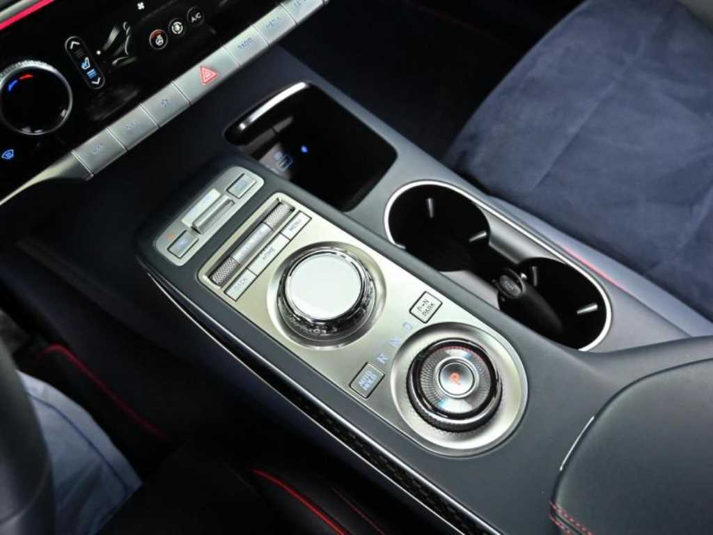 Genesis GV70 - Vista 9