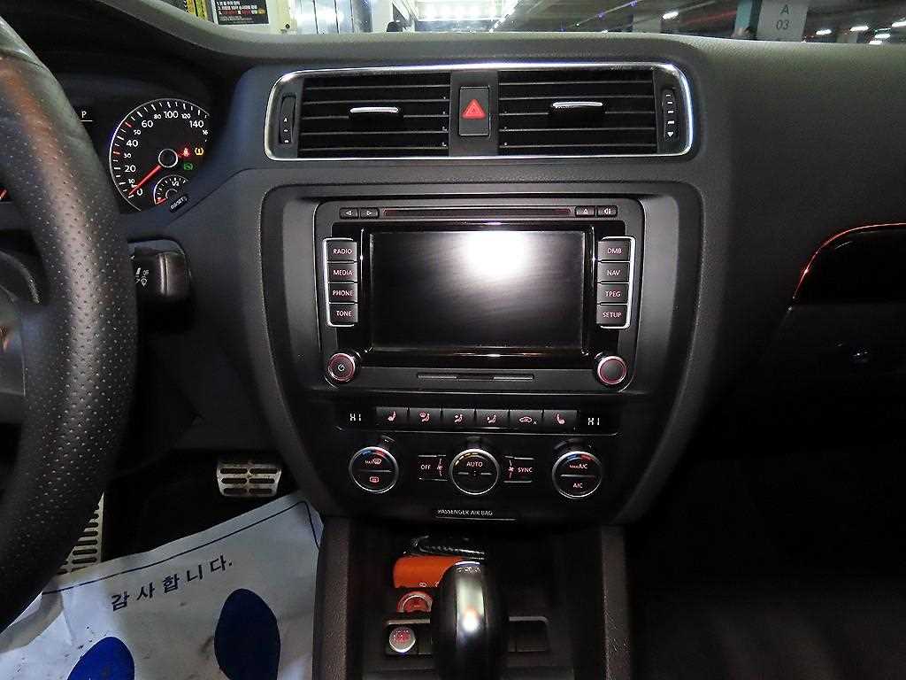 Volkswagen Jetta - Vista 11