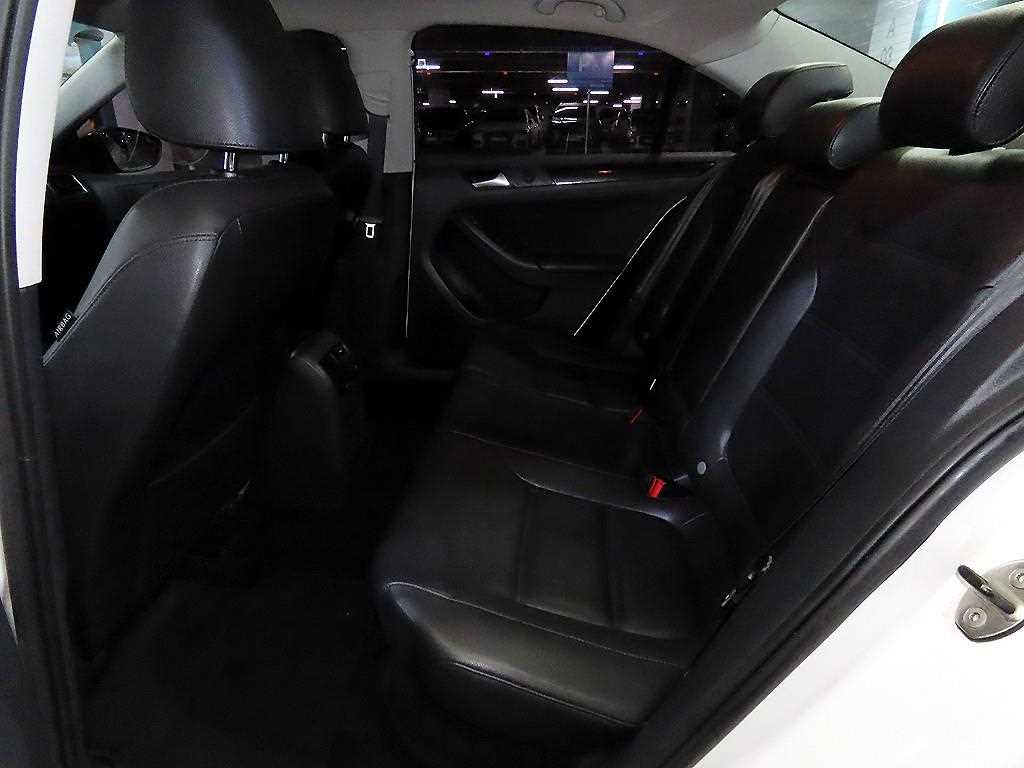 Volkswagen Jetta - Vista 7