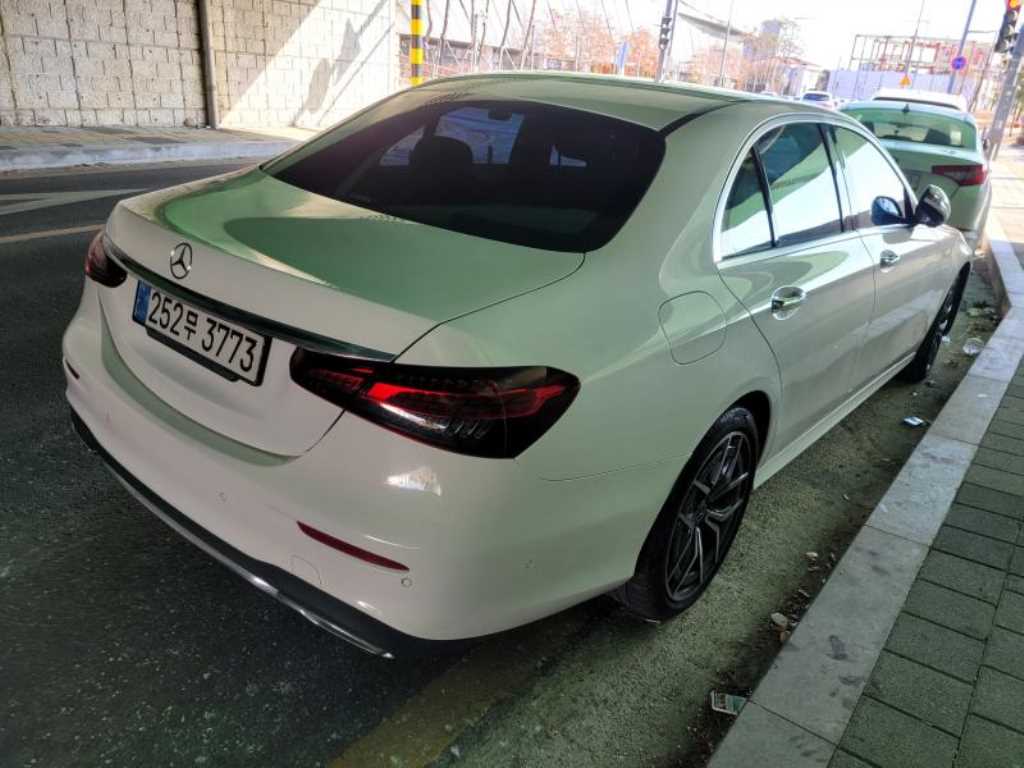 Mercedes Benz E class - Vista 4