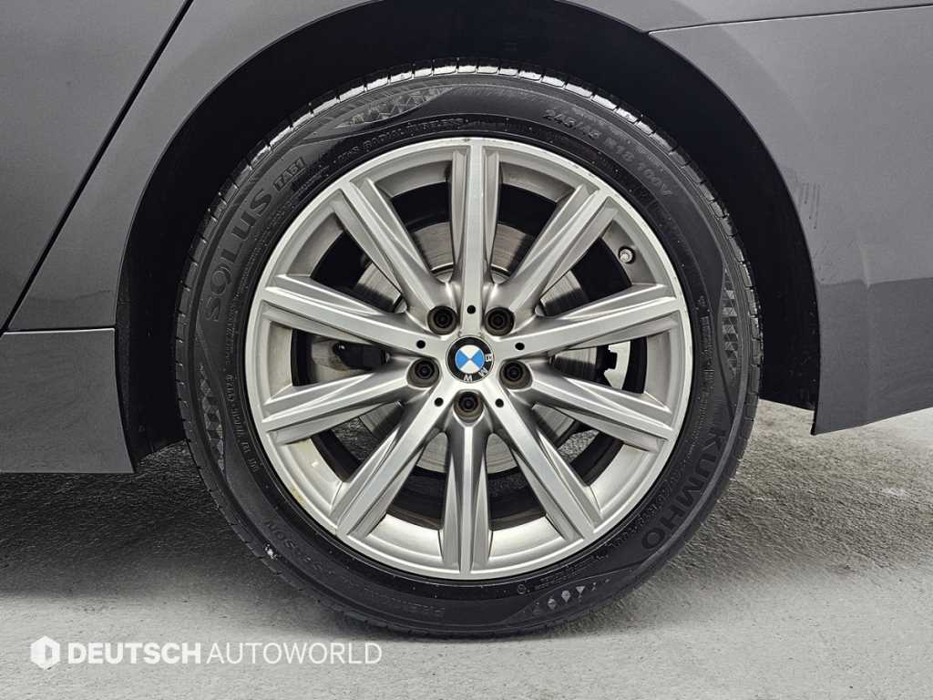 BMW 5 Series - Vista 5