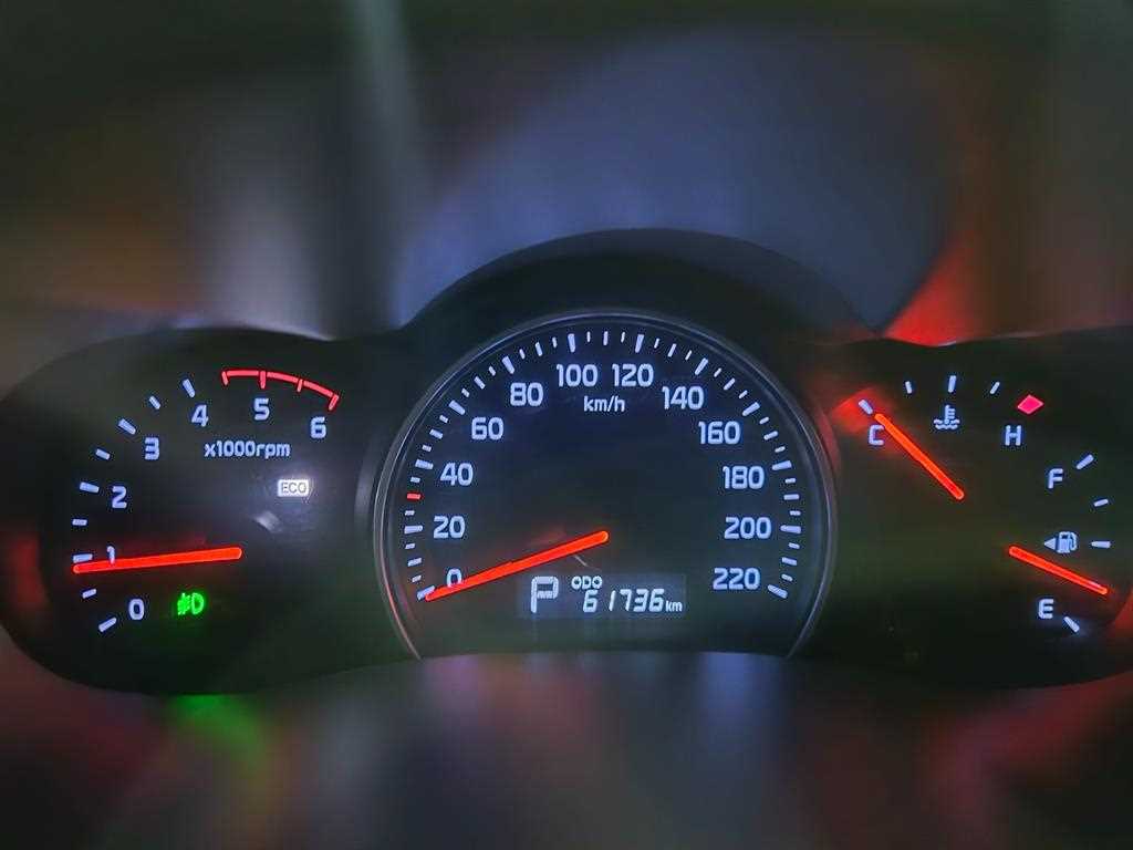 KIA Carnival - Vista 11