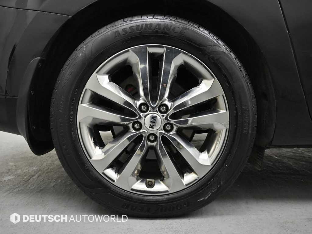 KIA Carnival - Vista 5