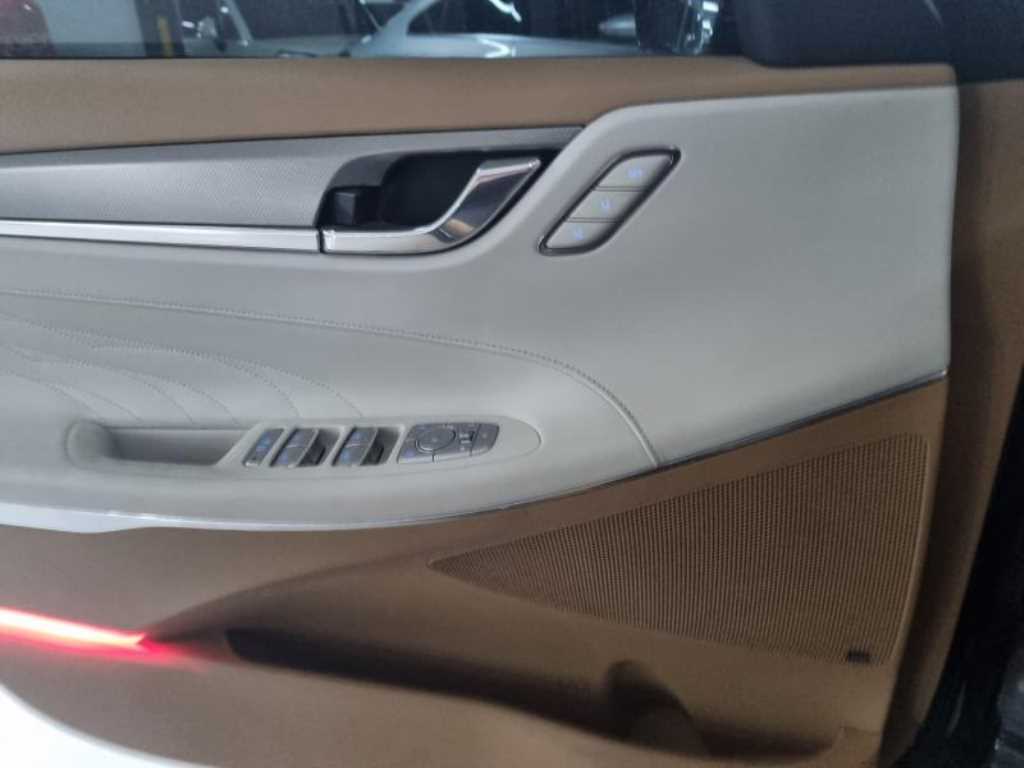 HYUNDAI Grandeur - Vista 12