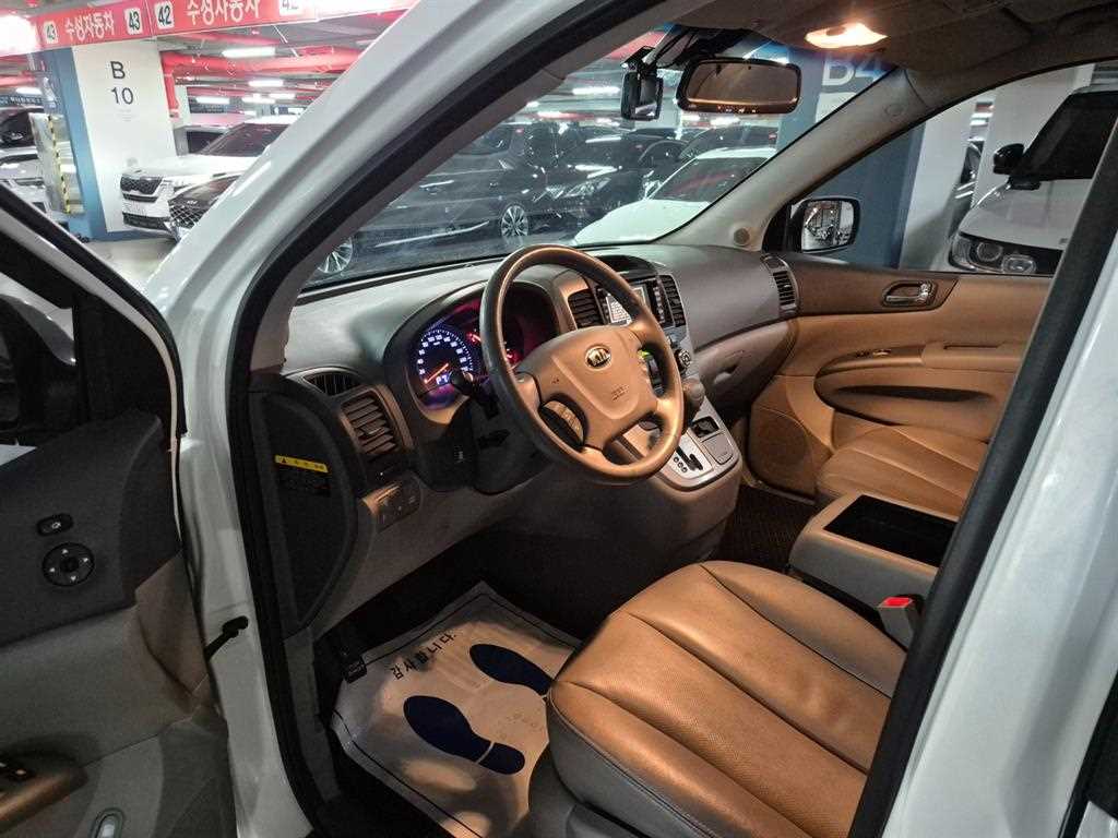 KIA Carnival - Vista 6