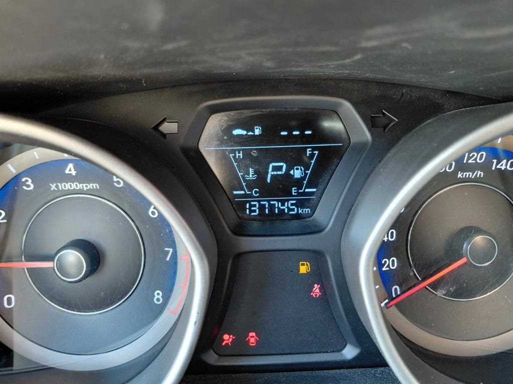 HYUNDAI Avante - Vista 10