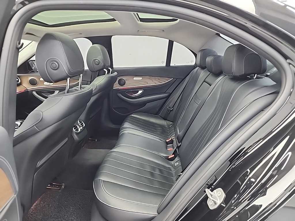 Mercedes Benz E class - Vista 12