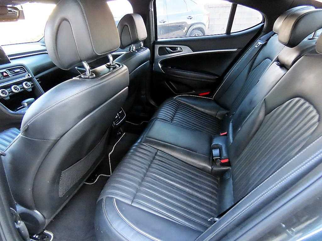 Genesis G70 - Vista 6