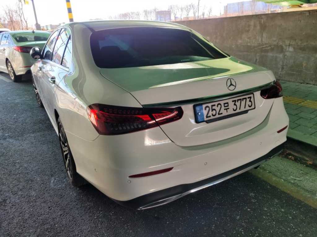 Mercedes Benz E class - Vista 6