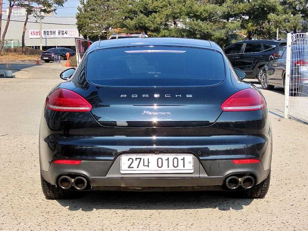 Porsche Panamera - Vista 4
