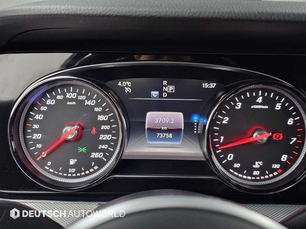 Mercedes Benz E class - Vista 8